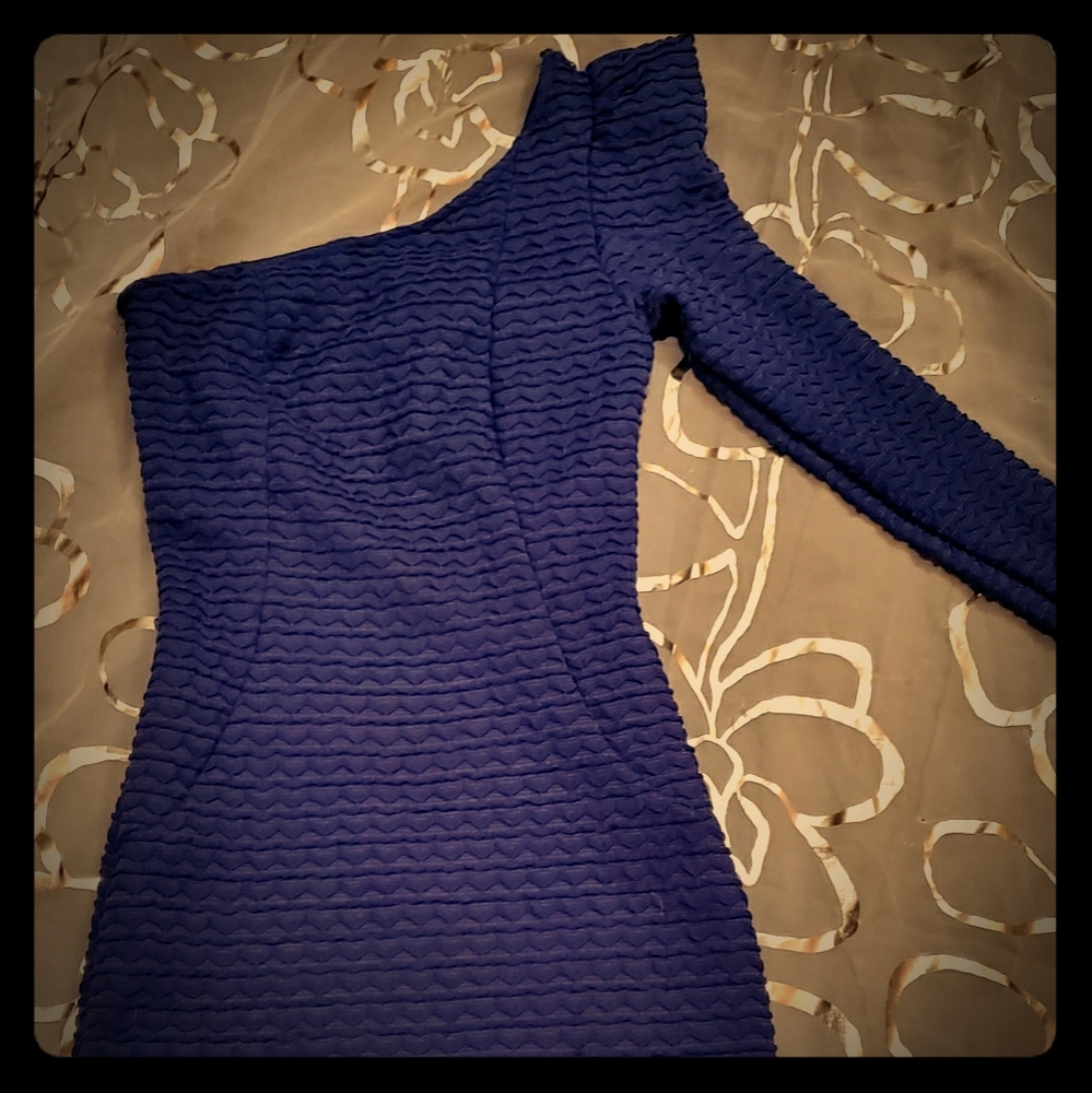 One sleeve purple dress